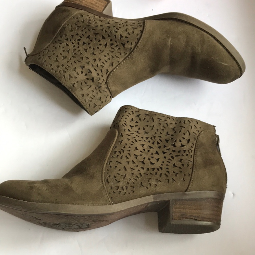 Carlos by Carlos Santana vegan booties size 8 M